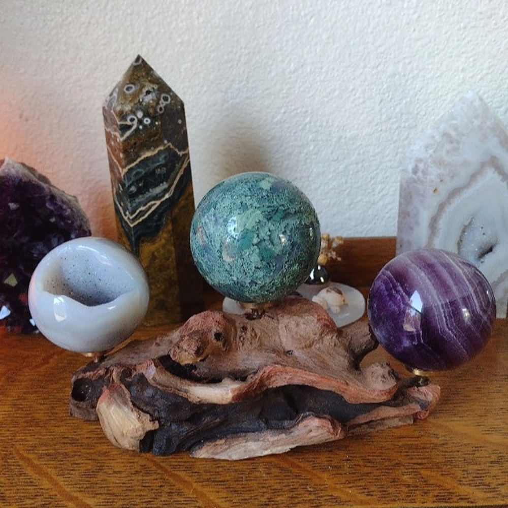 Driftwood Crystal Sphere Stand - Picture 1 of 10